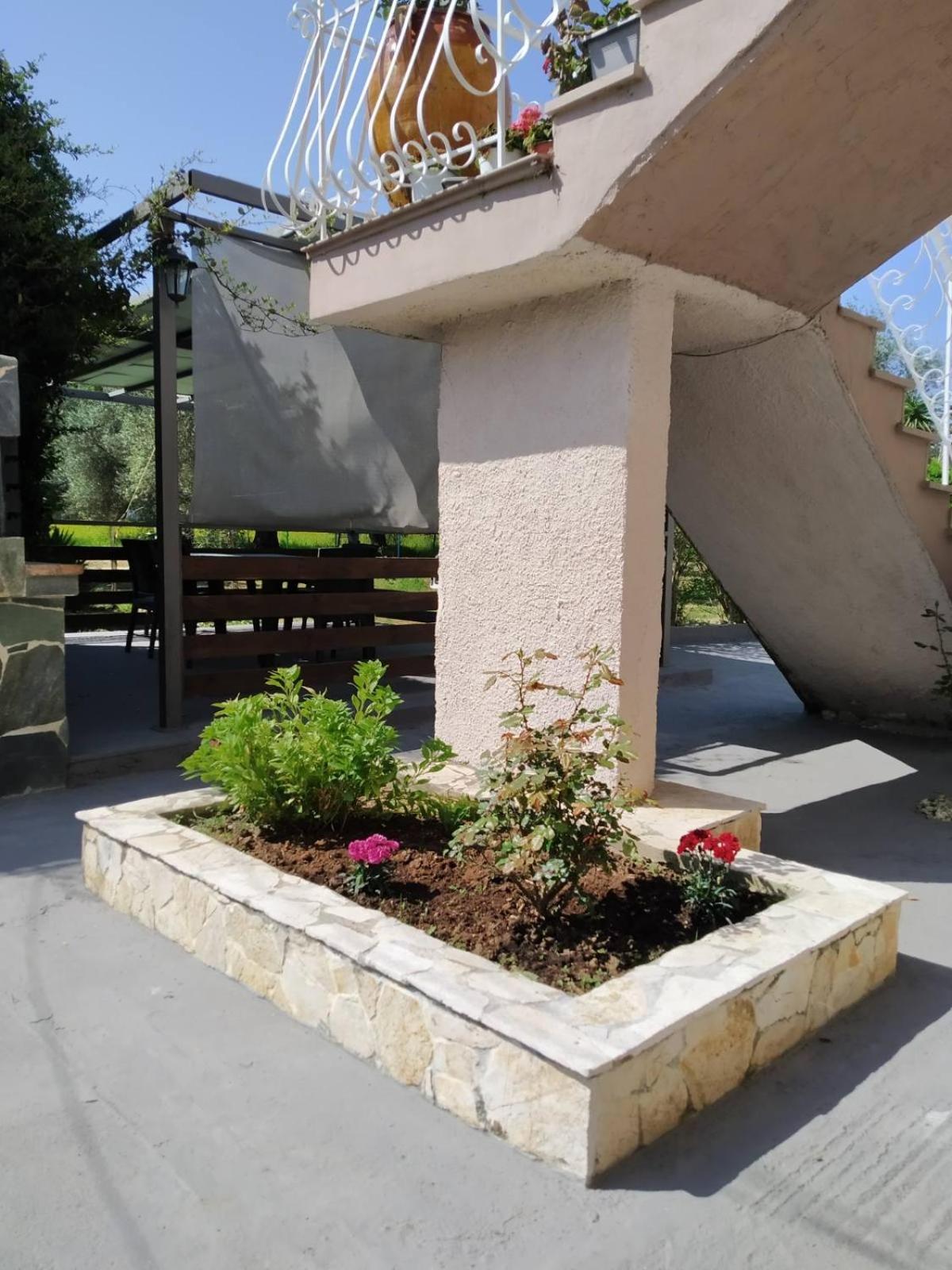 Trousas Apartments 로다 외부 사진