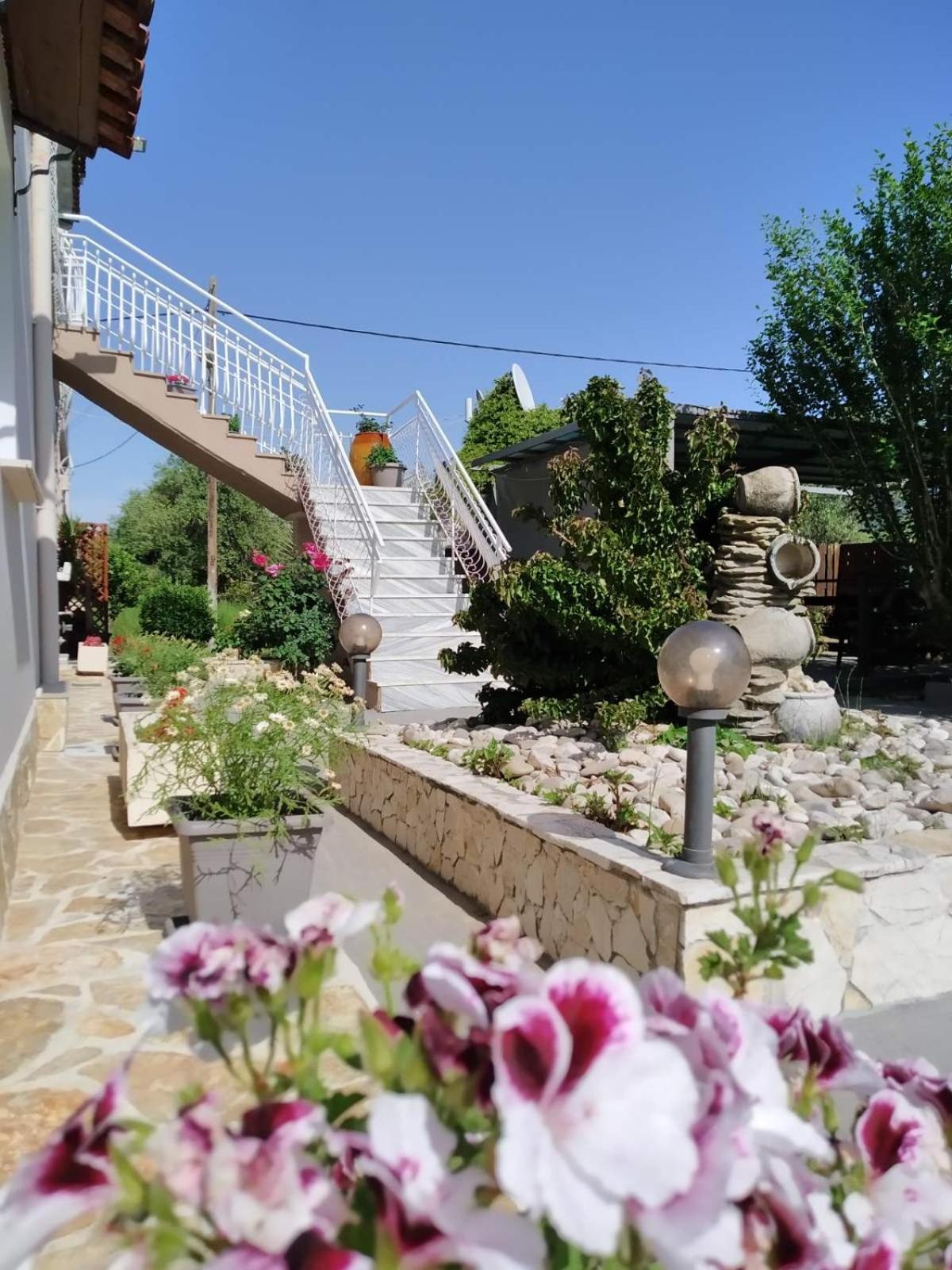 Trousas Apartments 로다 외부 사진